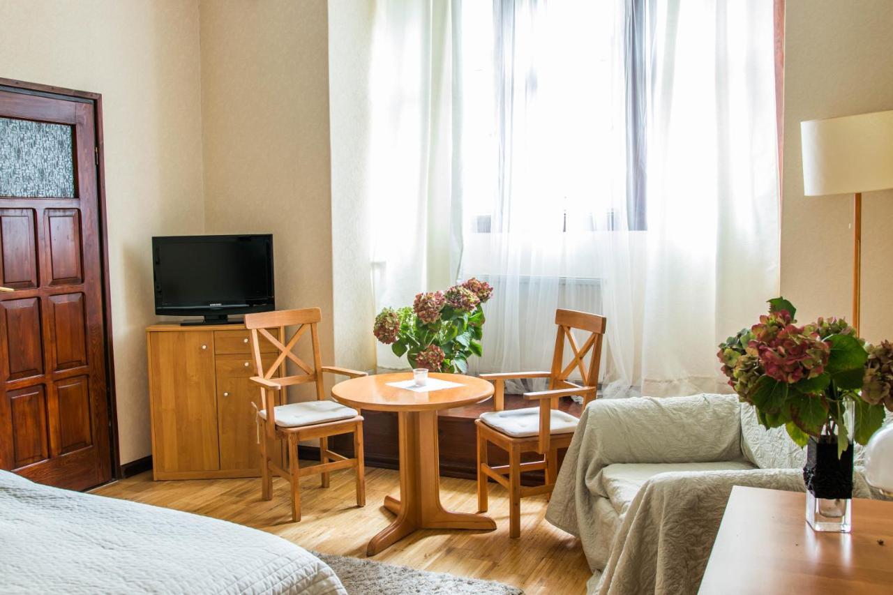 Hotel Daria Dworek Mysliwski Лодзь Экстерьер фото